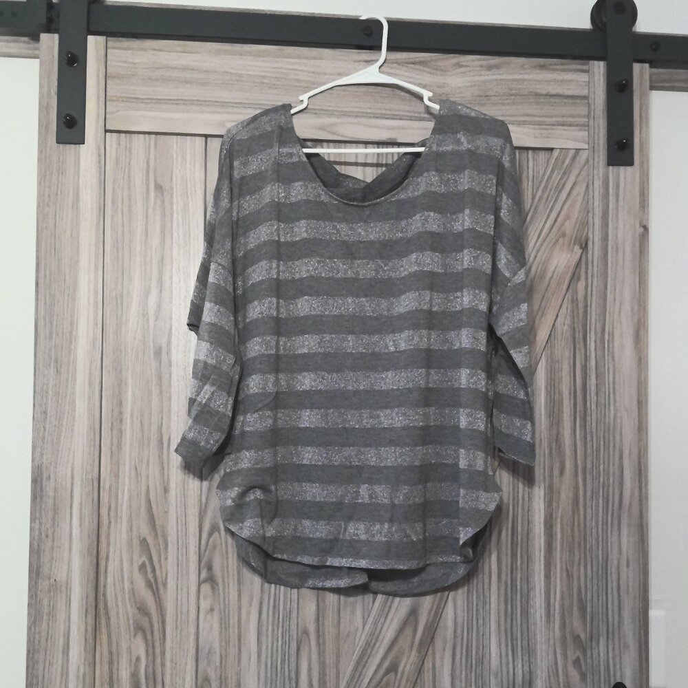 Gently Worn 3/4 Sleeve Glitter Striped Casual Top